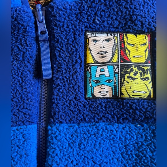 NWT MARVEL Avengers All Over Print Reversible Puffer Fleece Jacket Size 2T Hood - Picture 5 of 6